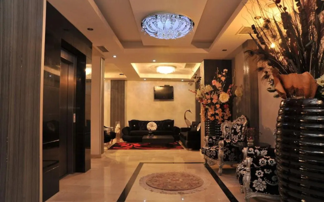 Grand Center Boutique Hotel