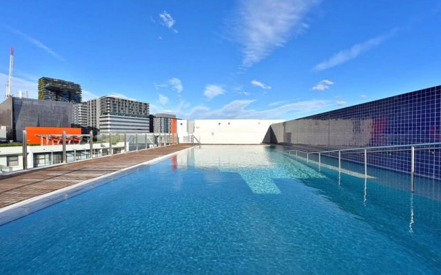 Deluxe Sydney Central Penthouse with Pool and Gym