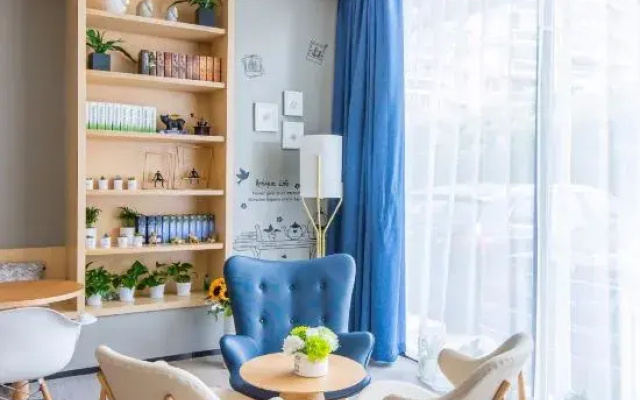 CJIA Apartment Hotel (Shanghai Daning Zhongshan North Road Metro Station)