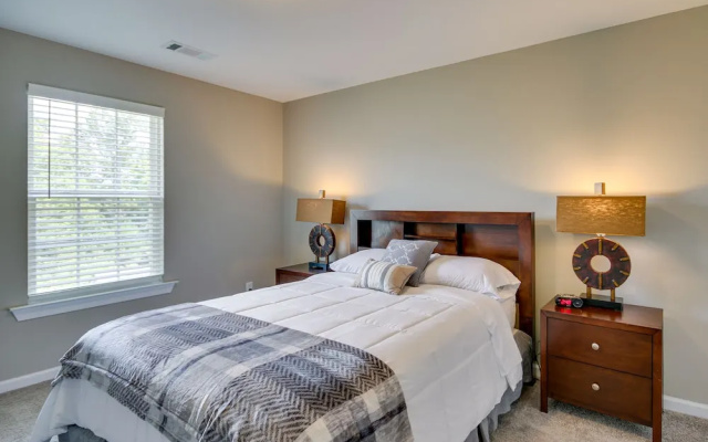 Quaint Grovetown Getaway w/ Private Hot Tub!