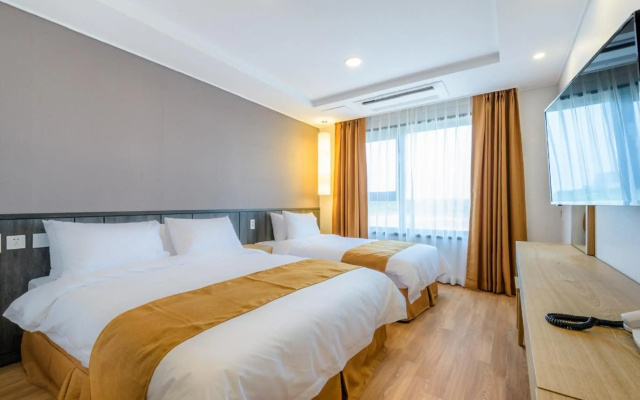 Thira Hotel