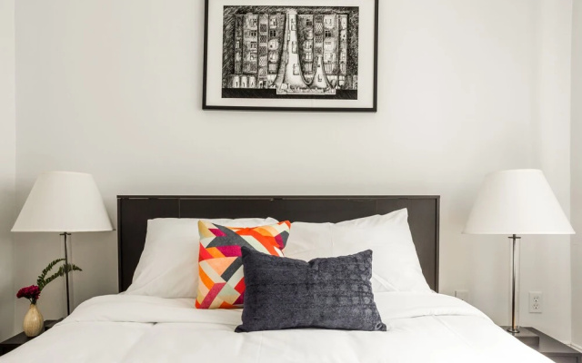 Premier Theater District Suites by Sonder