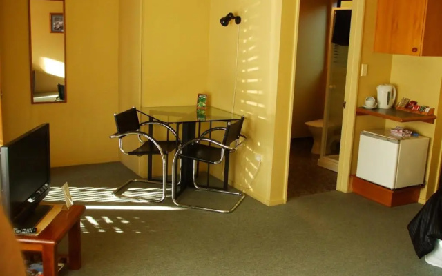 Glenalvon Lodge Motel