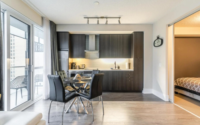1bd Premier Condo 300front Str W
