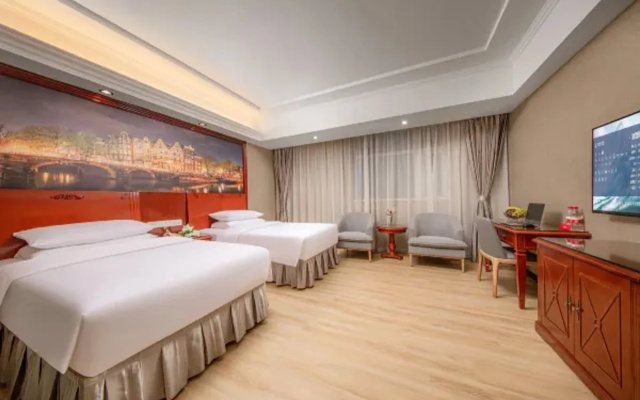 Vienna Hotel International Airport