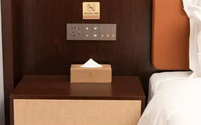 Golden Chau Apartment (Chaozhou Dongbao Plaza Zuoyicheng People's Square)