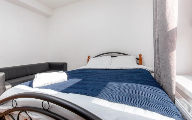 Broxbourne House - Deluxe Guest Room 2