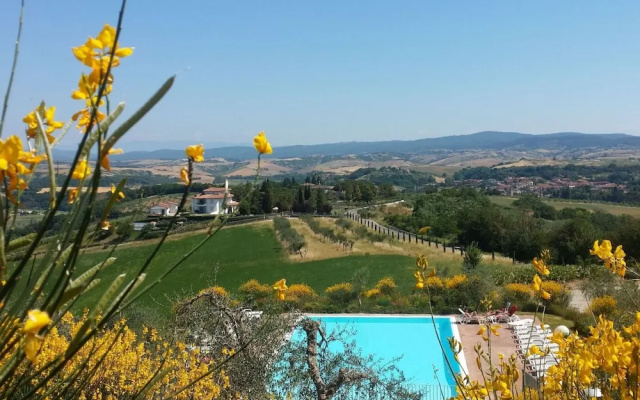Apartment in Tuscany With Stunning Views
