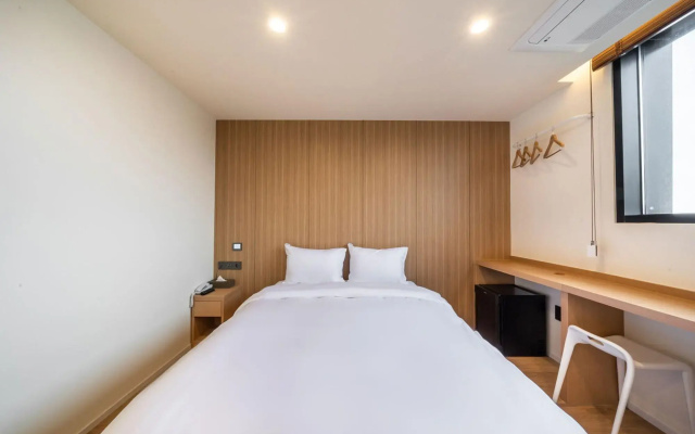 Aroomi Hotel