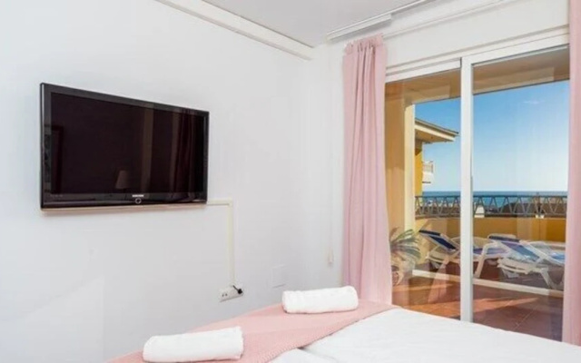 Stunning flat with open pool