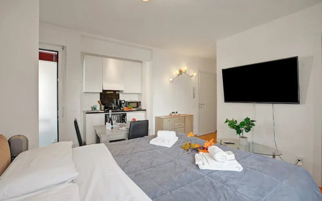 Santi Apartment Few Min From Lake