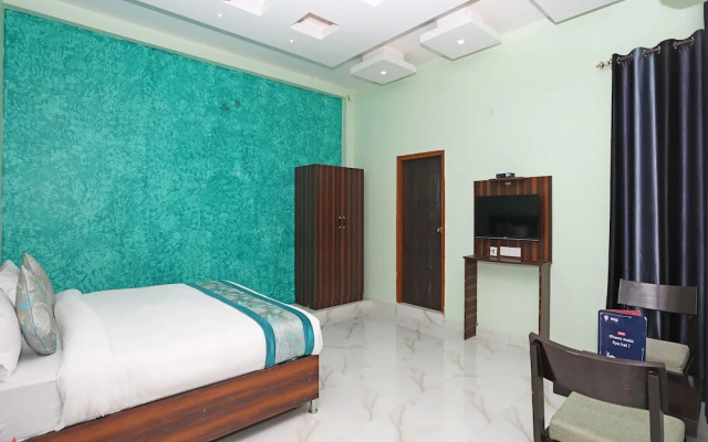 OYO 9967 Hotel Surya