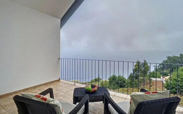 Vinhaticos House by Atlantic Holiday