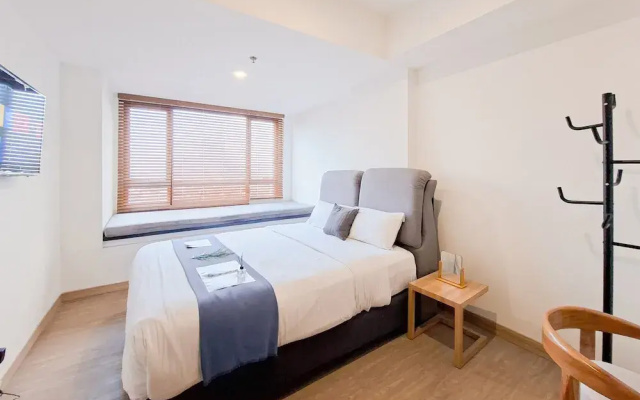 Simple And Tidy Studio Apartment Collins Boulevard