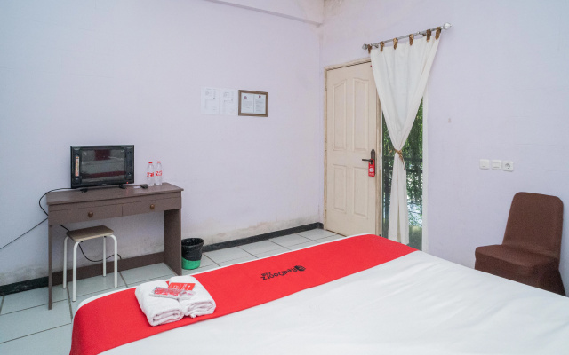 RedDoorz Plus Syariah at Lotus Hotel Bojonegoro