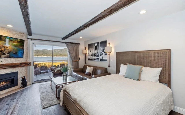 029 Lakefront Luxury Home
