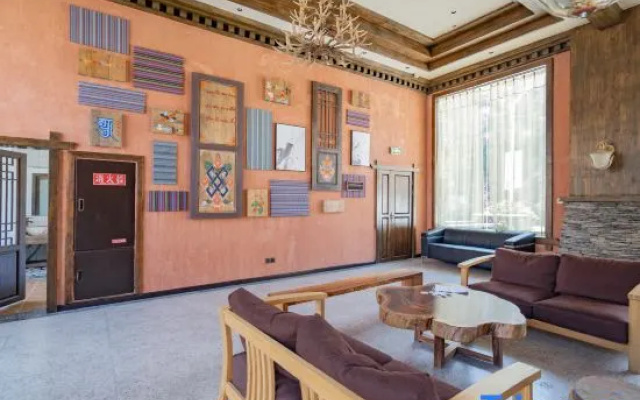 Immersing Hotel (Wenchuan Wolong Shoumoren)
