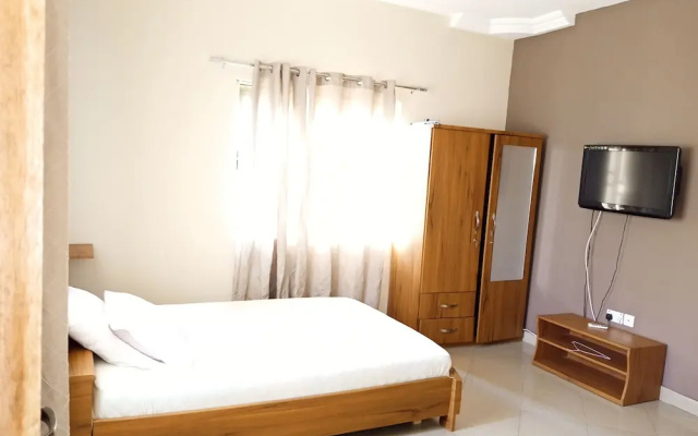 Ronna apartments at Lakeside Estates