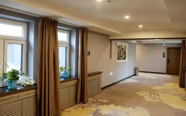Hulega Hotel (Yining Kazanqi Street Branch)