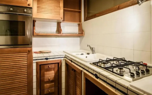 Modernes Studio mit Gemeinschaftlichen Pool