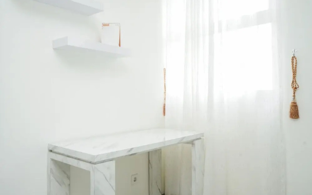 Strategic Studio Apartment at Tuscany Residence BSD City by Travelio