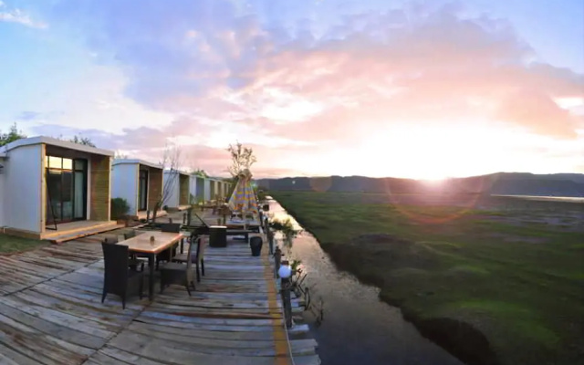 Lijiang Lashi Lake Retreat