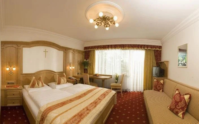 Lakeside Motor Lodge