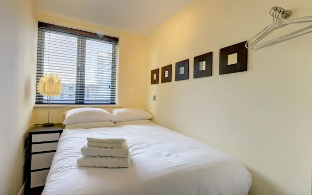 Location Spacious Apartment With Parking