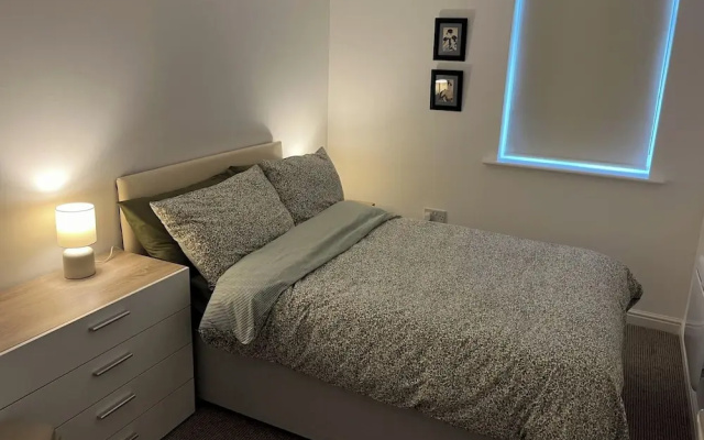 Sleeps 4 With Ensuite and Free Parking