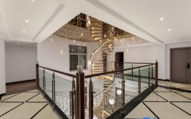 Luoping Zhangyue Express Hotel