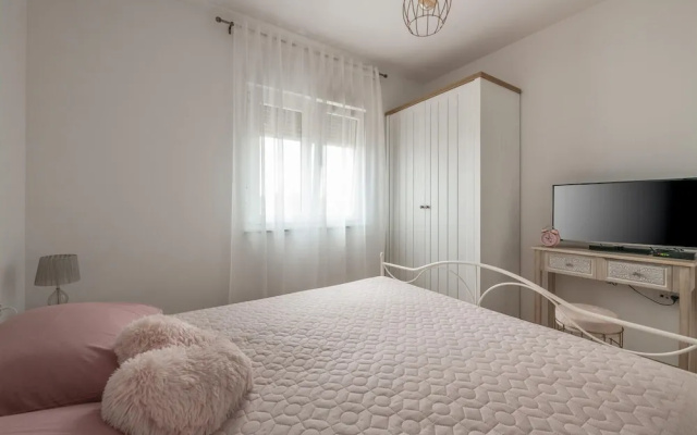 Stunning Home in Radeki Glavica With 3 Bedrooms and Wifi