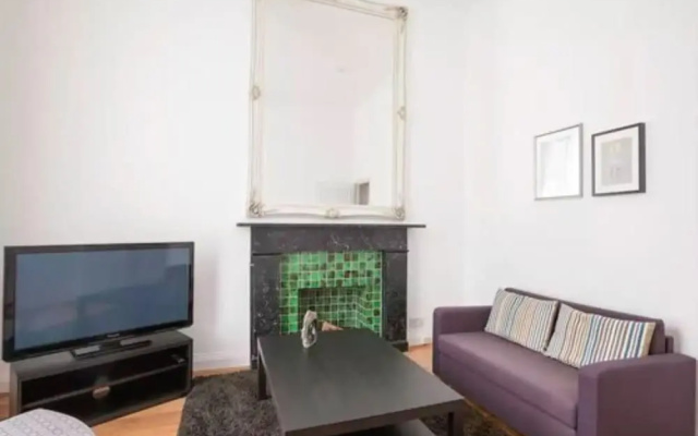 Fresh 2 Bedroom Flat in Victoria - Zone 1