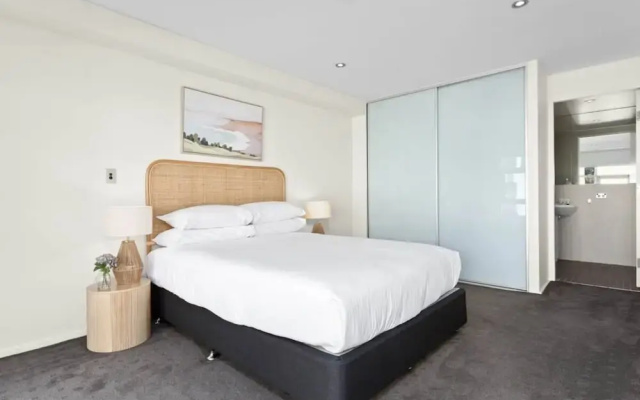 Beautiful Bondi 1-bed Apartment Meters From Beach