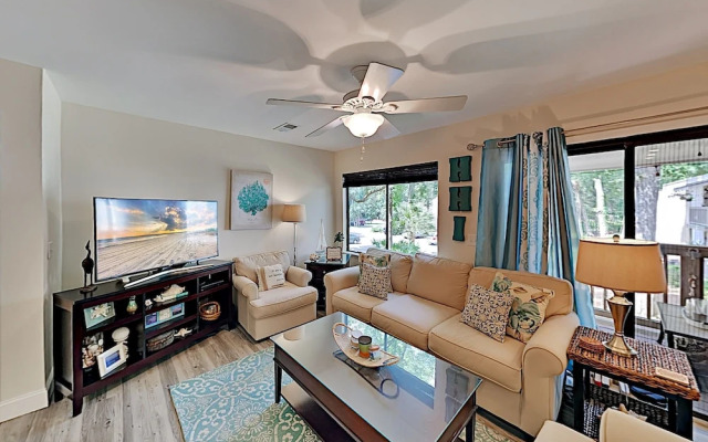 8forestg 2 Bedroom Condo