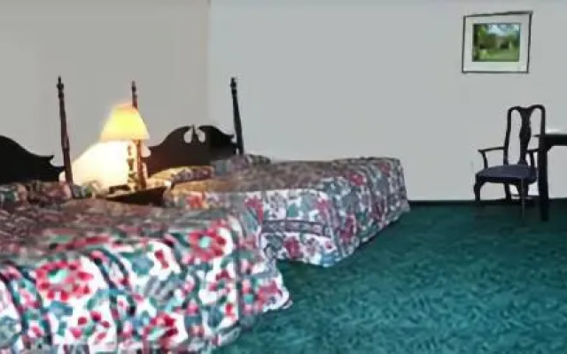 Sunday House Inn and Suites