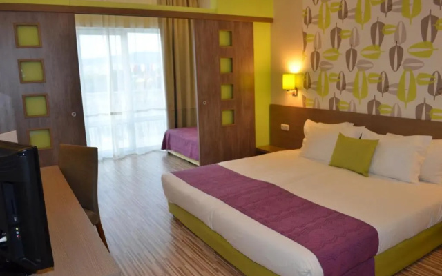 Aqua Nevis Hotel