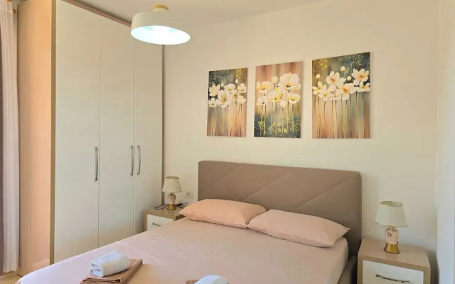 Sea View Holiday Apartment 073