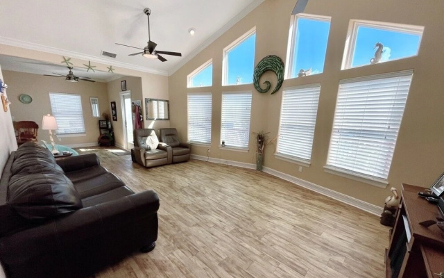 Crazy Cajun 2 Bedroom Home