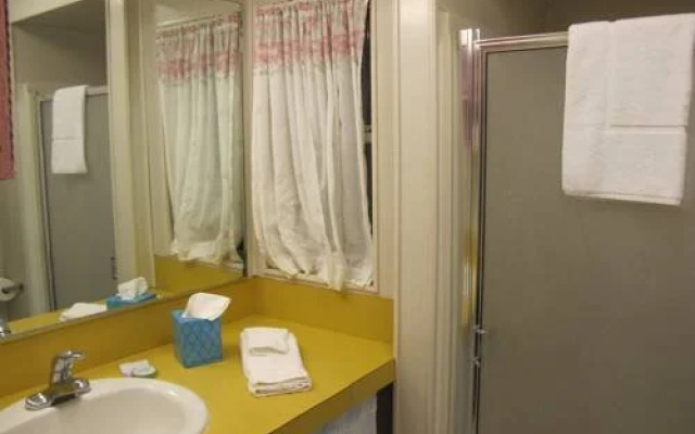Motel Del Rogue