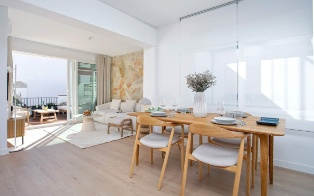 Private Terrace & Views. Manriquez