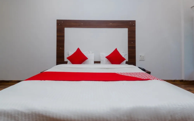 OYO 28759 Green Park Club Resort