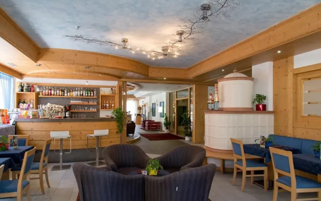 Hotel Alpine Mugon