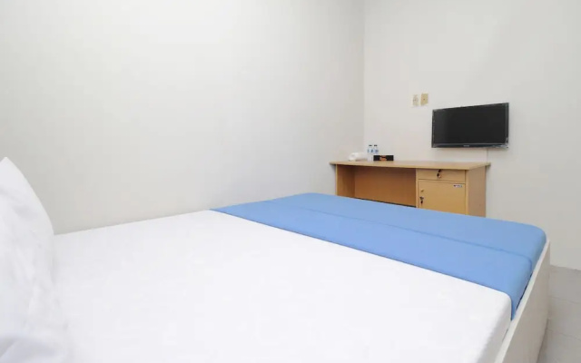 Dc Hotel Pramuka by OYO Rooms