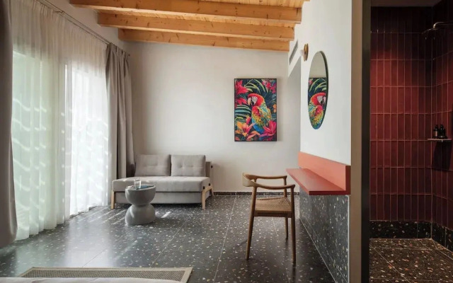 FOS Luxury Suites