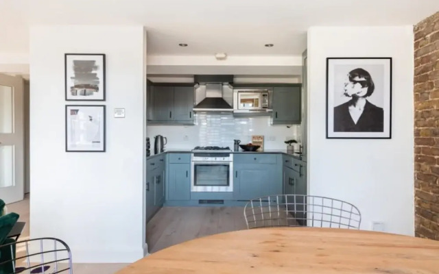 The Wapping Wharf - Modern Bright 2bdr Flat on the Thames With Parking