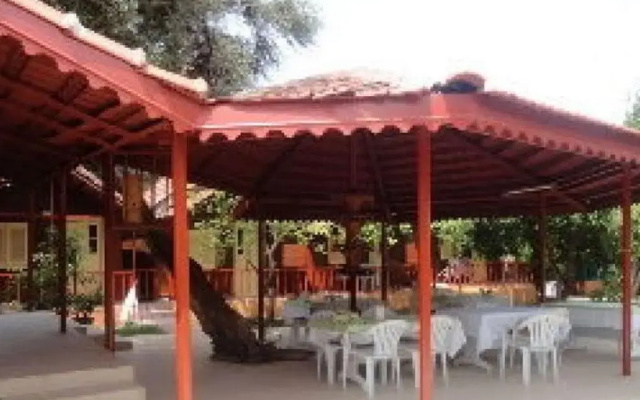 Toll Hotel