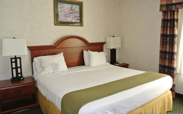 Country Inn & Suites by Radisson, Dahlgren-King George, VA