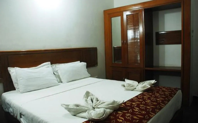 Hotel Theni International