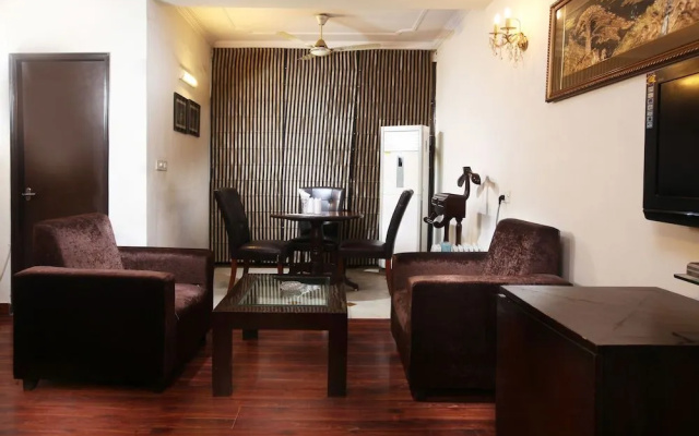 OYO 358 Hotel Golden Leaf