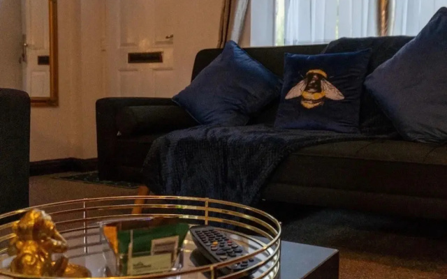 2-bed - Sleeps 4 - Pet Friendly & Free Parking
